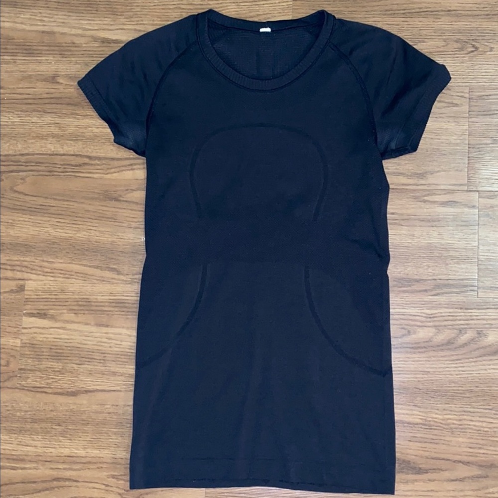 Black Lululemon Swiftly Tech short sleeve!